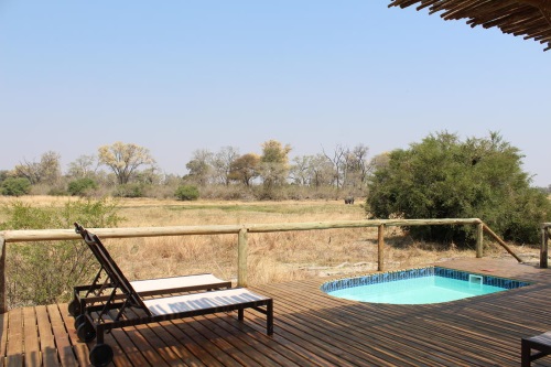 Sango Safari Camp terras met plunchpool